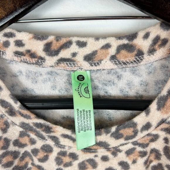 Honeydew Terry Cloth Short Sleeve and Shorts Pajama Set Leopard Size Medium - Picture 2 of 5